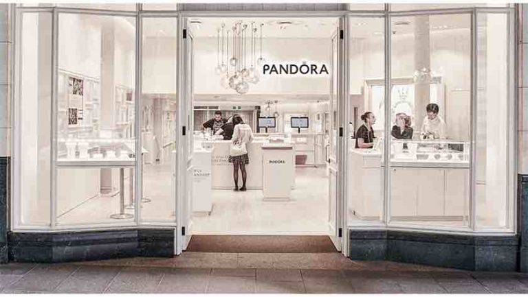 Tung lastbil Tæt i stedet What's “in store” with Pandora.