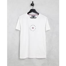 Tommy Hilfiger Herre T-skjorter & Singleter Tommy Hilfiger T-shirt med rundt logo på brystet
