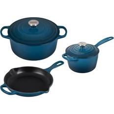https://www.klarna.com/sac/product/232x232/3009174135/Le-Creuset-Deep-Teal-Signature-Cast-Iron-Cookware-Set-with-lid-5-Parts.jpg?ph=true