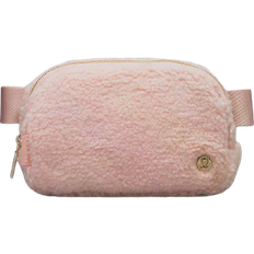 Lululemon Everywhere Belt Bag 1L Fleece - Pink Mist/Gold