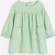 H&M Baby Kleid mit Taschen Grün