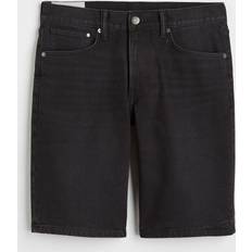 H&M Jeansshorts Regular Schwarz in Größe W 30. Farbe: Black