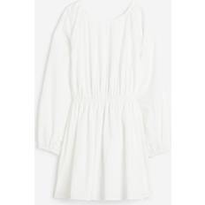 H&M Rückenfreies Kleid mit Ballonärmeln Cremefarben, Alltagskleider in Größe L. Farbe: Cream