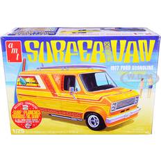 Amt Skill 2 Model Kit 1977 Ford Econoline Surfer Van with Two Surfboards 2-in-1 Kit 1/25 Scale Model