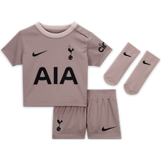 Fußballhalter Nike Tottenham Hotspur 2023/24 Third dreiteiliges Fußballtrikot-Set für Babys und Kleinkinder Braun 6-9M