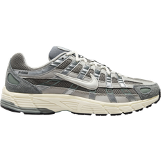 Schuhe reduziert Nike P-6000 M - Flat Pewter/Light Iron Ore/Metallic Silver/White