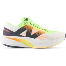 New Balance Sportschuhe New Balance FuelCell Rebel v4 M - White/Bleached Lime Glo/Hot Mango