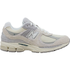 New Balance Men - White Sneakers New Balance 2002R - Linen/Concrete/Slate Grey
