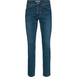 Brax Chuck Mand Jeans Slim Fit Ensfarvet Denim hos Magasin 25 Stone Used